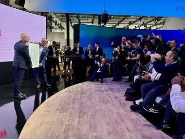 <p>Visade upp tryckprover från den kommande pressen.</p>
