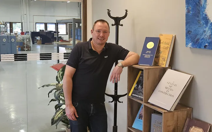 <p>Mattias Carlsson driver sedan i höstas Nya Aros Bokbinderi och Distribution i Västerås.</p>
