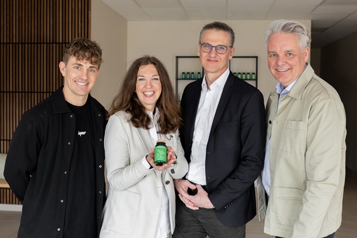 <p>I mitten: Blue Ocean Closures Glenda Benedetti, försäljningschef och Ola Tönnberg, operativ chef. De flankeras av Great Earths kommunikationschef Viktor Jalkler till vänster och Patrik Falk, vd på Great Earth, till höger.</p>
