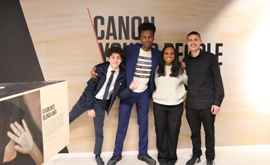 <p>Ungdomar får nya kunskaper i Canon Young People Programme.</p>
