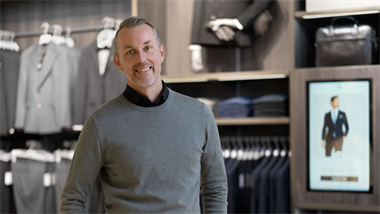 <p>Ingvar Larsson vd på MQ berättar om bolagets senaste butiksatsning där B2B får tydligare fokus.</p>
