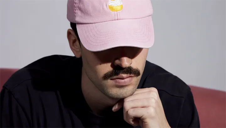 <p>En rosa keps med en semla på, en del av den merchkollektion Foodora tagit fram i samband med semmeldagen.</p>
