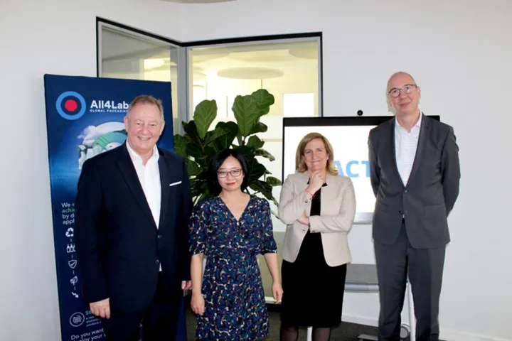 <p>Günther Weymans, All4Labels COO, Chen Yan, All4Labels Head of Global Operation Technology, Paloma Alonso, All4Labels CEO, Thorsten Kröller, President Division Actega.</p>
