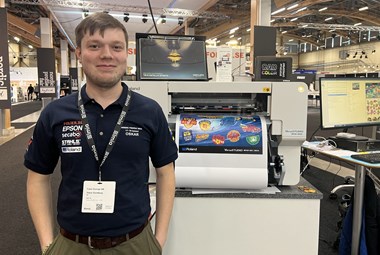 <p>Oskar Sandberg, en slipad allt-i-allo på Folier.se, berättar om det nya Roland-sortimentet.</p>
