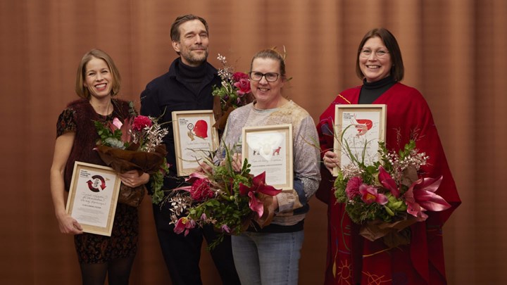 <p>Clara Lidberg, Panter (till vänster) vinner pris för sitt återvinningssystem.</p>
