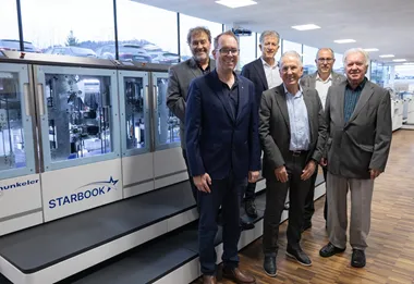 <p>Stefan Hunkeler (President of the Board of Hunkeler AG), Michel Hunkeler (Delegate of the Board of Hunkeler AG), Bruno Müller (CEO Müller Martini AG), Rudolf Müller (Owner and Member of the Board Müller-Martini AG), Daniel Erni (CEO Hunkeler AG), Franz Hunkeler (Patron of Hunkeler AG)</p>
