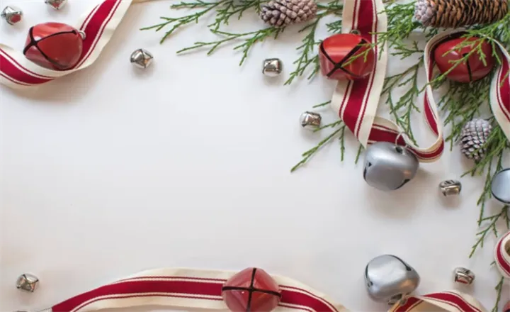 <p>Julhandeln väntas minska med 2,5 miljarder i år. En del av försäljningen förskjuts dock till november.</p>
