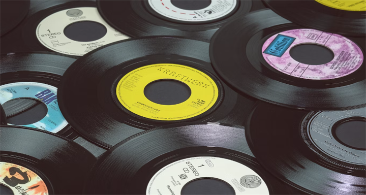 <p>Det börjar med vinyl och slutar med turnébussar.</p>
