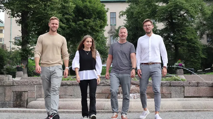 <p>Mikael Berglin (Medgrundare &Repeat), Iida Miettinen (Grundare Kamupak), Ilkka Puikkonen (VD Kamupak), Tor Espen Steinvik (VD &Repeat)</p>
