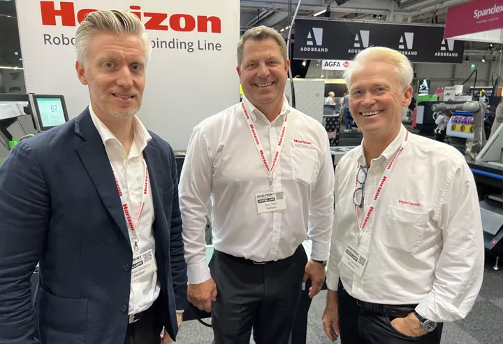 <p>Mathias Jakobson (ny vd), Jack Dahl (ny säljchef Norden) och Paul Jakobson som lämnar över till en ny generation.</p>
