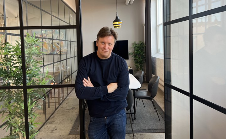 <p>Dean Lax vd på Swagg i dörrposten till det han anser vara kronjuvelen i det nybyggda showroomet, det ljudisolerade konferensrummet med spröjsade glas.</p>
