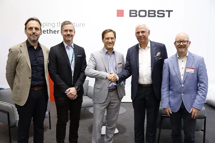 <p>Matteo Cardinotti, head of BOBST Narrow/Mid web, BOBST, Johan Lidström, Vice President & COO, Visutech, Jean-Pascal, CEO, BOBST, Jan-Olof Jungersten, CEO, Visutech, Nigel Tracey, Technology Sales Director – Digital Printing and Converting, BOBST.</p>
