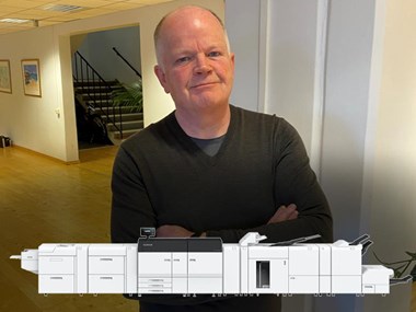 <p>Björn Olsson på VBS kommer att ansvara för ett nätverket av återförsäljare som ska sälja Fujifilms tonerbaserade arkmaskiner i Sverige. Revoria EC1100 har Europa-premiär på mässan Sign & Print.</p>
