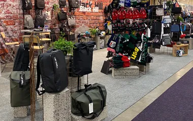 <p>Delar av Black Hills monter med den nya väskkollektionen Douglas i fokus.</p>
