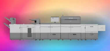 <p>Ricoh Pro C9500 håller på att anpassas för att trycka tjockare kartongmaterial – i vissa fall även dubbelsidigt</p>
