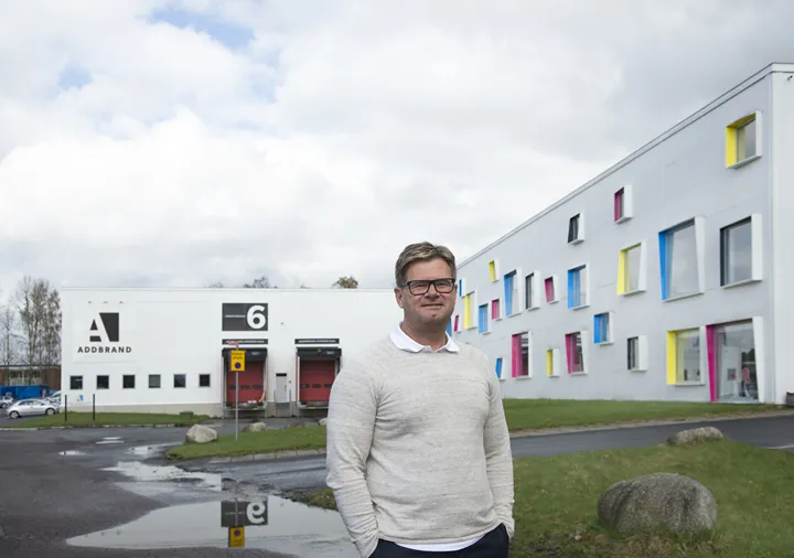 <p>Patrik Sjölin är vd på Addbrand som har sin bas i Bankeryd. Pennor och Block trycker man också i Svedala.</p>
