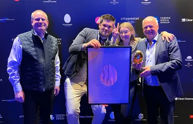 <p>Glada vinnare på Guldäggsgalan. Magnus Iversén, Daniel Andersson , Maria Iversén och Peter Hjelm från By Wind.</p>
