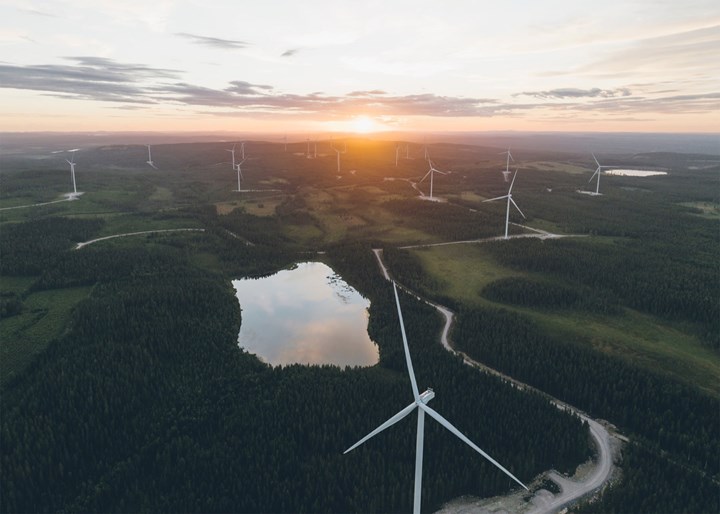 <p>Holmen Iggesund anslöt sig till Apples Clean Energy-program för leverantörer i år. Holmens vindkraftspark Blåbergsliden har 26 turbiner och ligger strax utanför Skellefteå, Sverige.</p>
