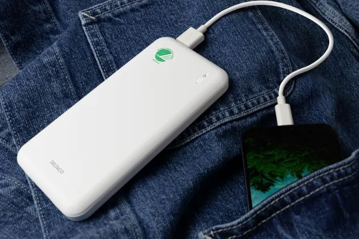 <p>Världens första Svanenmärkta power bank som lever upp till robusta krav på materialet som används och vart det utvinns.</p>
