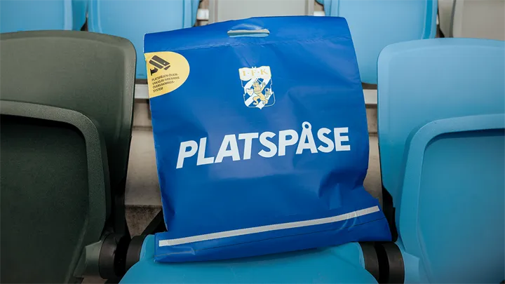 <p>En ”platspåse” fylld av merch väntar på en lycklig ägare.</p>
