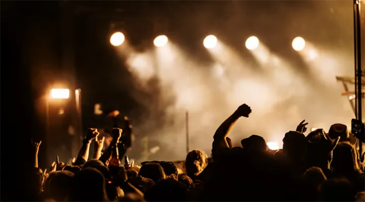 <p>Blåkläder och Sweden Rock Festival teamar upp rejält inför sommaren festival där Blåkläder bland annat kommer namnge en scen och ta fram merch till festivalsbesökarna.</p>
