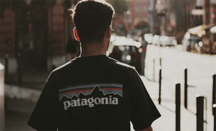 <p>Patagonia tillåter återigen (relativt öppen) förädling av deras populära varumärke.</p>
