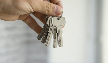 <p>Vill sälja men sitta kvar i lokalerna.</p>

