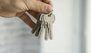 <p>Vill sälja men sitta kvar i lokalerna.</p>
