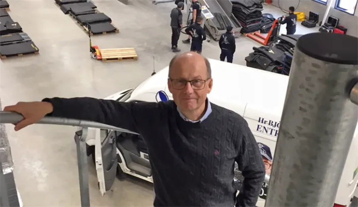 <p>Carl-Johan Björkman är vd på bolaget som nu tar fram sina egna arbetskläder.</p>
