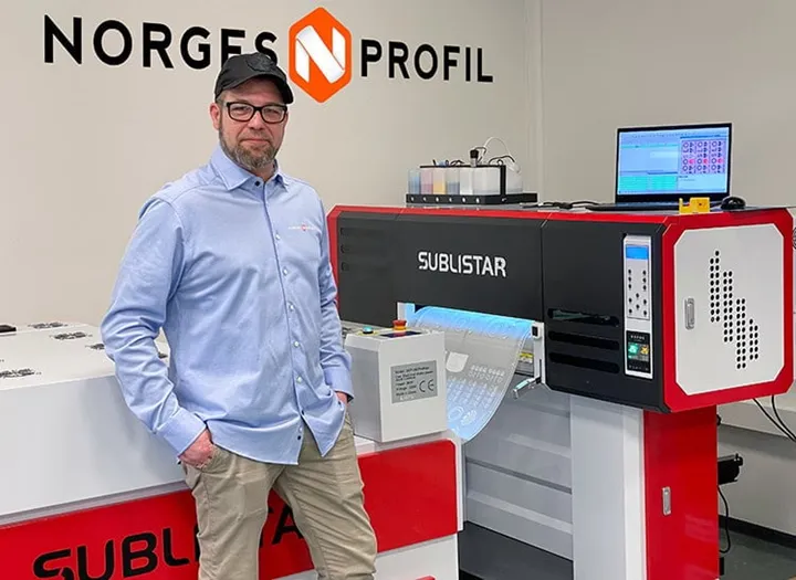 <p>Produktionsansvarig på Norgesprofil Ole Christian Haugen  framför deras nyinköpta DTF Star.</p>
