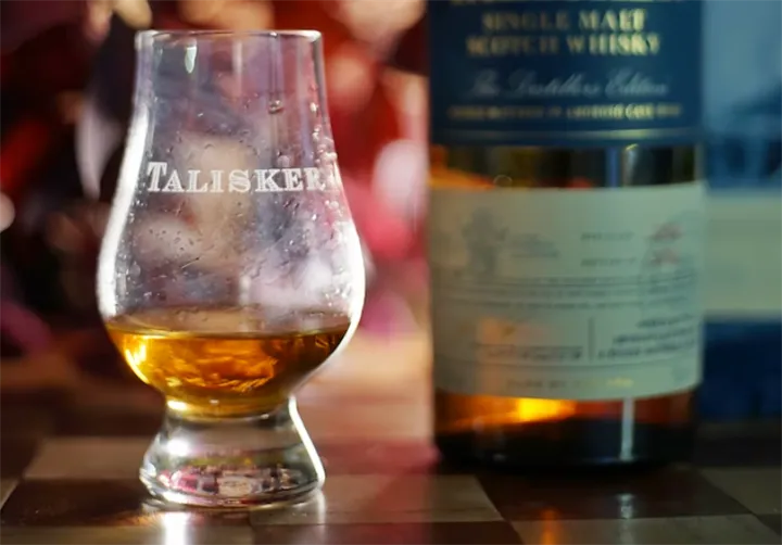 <p>Whiskyglas med logotyper (och många andra produkter) kan vara ett minne blott i Skottland om förslaget går igenom.</p>
