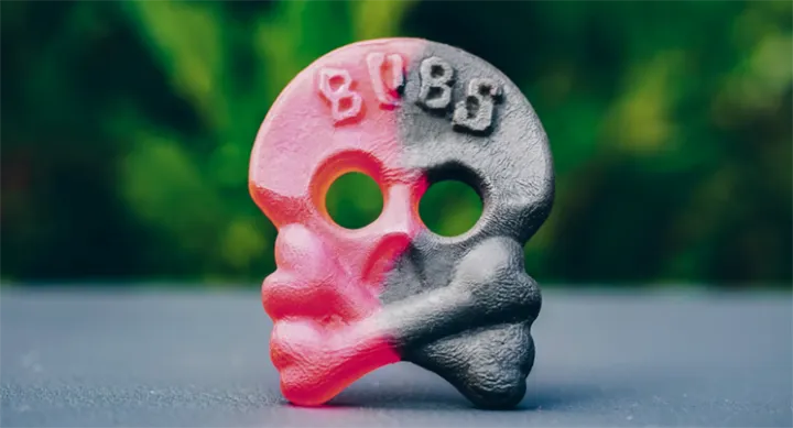 <p>Kungen i lösviktsgodiset – Hallonlakritsskallen.</p>
