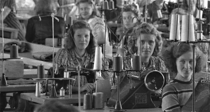 <p>Sömmerskor på Libo-konfektion, Borås 1943.</p>
