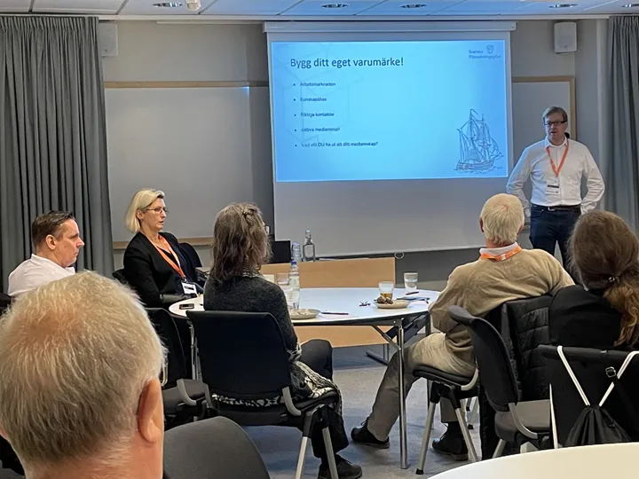 <p>Mikael Gällstedt föredrar</p>
