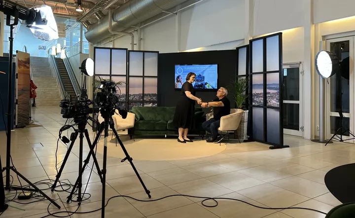 <p>Roger Nilsson från PWA gör sig redo att stänga första upplagan av Nordic Profile Fair Hybrid.</p>
