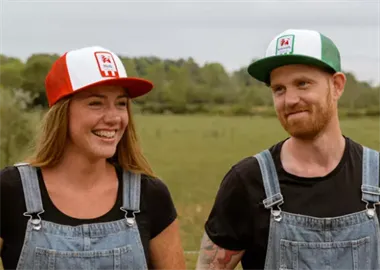 <p>Några av kepsarna Arla tagit fram tillsammans med ett branschnamn.</p>
