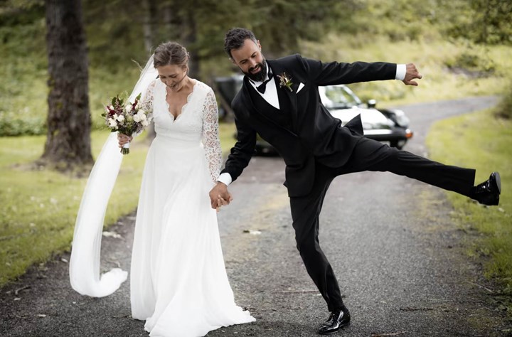 <p>Blåkläder fixade kostymen när en av deras norska ambassadörer skulle gifta sig.</p>
