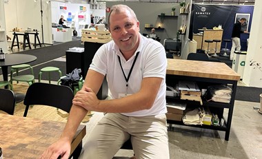 <p>Johan Jüngling på Adelante hinner ta en snabb bild innan nästa demotur drar igång.</p>
