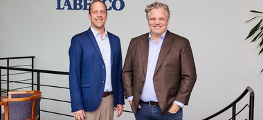<p>Ole Dam Mikkels (General manager Labelco) och Lars Ole Nauta (vd Optimum Group Nordics).</p>
