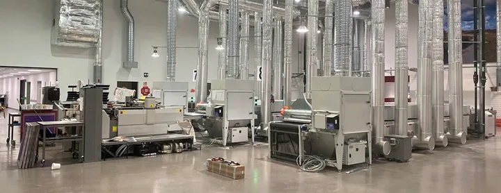 <p>Hot Screen fortsätter växa och håller just nu på att installera sin nionde produktionslinje för att möta efterfrågan.</p>
