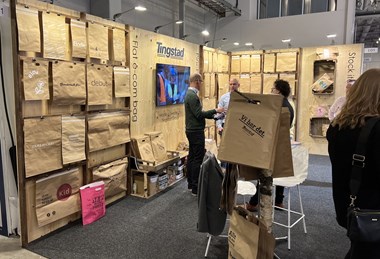 <p>Företaget Tingstad har ett stort utbud av pappersförpackningar för e-handeln. Här ställer man ut på Retail-mässan i Stockholm i april.</p>
