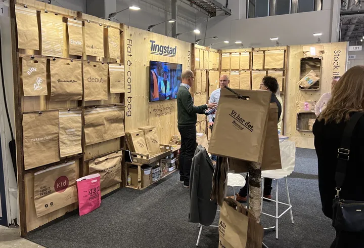 <p>Företaget Tingstad har ett stort utbud av pappersförpackningar för e-handeln. Här ställer man ut på Retail-mässan i Stockholm i april.</p>
