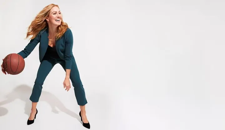 <p>Klädmärket MWH som tillverkar arbetskläder till kvinnor som blandar komfort och business  genomför just en investeringsrunda. På bilden syns basketspelaren Jessica Almenäs, som är ambassadör och partner i MWH of Sweden.</p>
