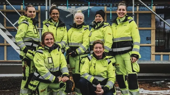 <p>Ett bygglag av enbart kvinnor banar vägen för framtidens hus, som är helt klimatneutralt.</p>
