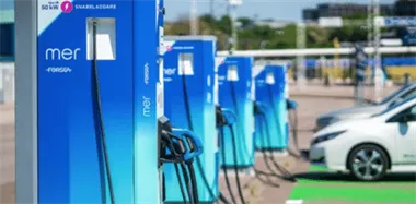 <p>Från söder till norr har 4Sign profilerat om cirka 2.000 laddstationer.</p>
