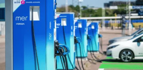 <p>Från söder till norr har 4Sign profilerat om cirka 2.000 laddstationer.</p>
