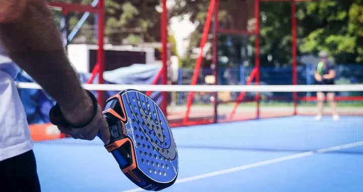 <p>Prins Carl Philip är en av investerarna i en ny padelnisch med spel på spektakulära platser.</p>
