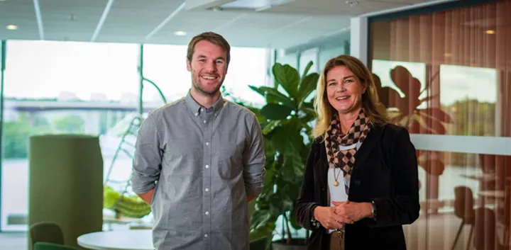 <p>Joakim Kämpe, hållbarhetsutvecklare; och Karolina Hagberg Chinell, Inköpsdirektör och ESG-ansvarig, på Ahlsell</p>
