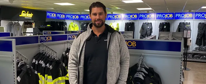 <p>Den 30 september invigs WDP Profilservice nya supply center. På bilden syns David Landin säljchef för workwear på WDP Profilservice.</p>
