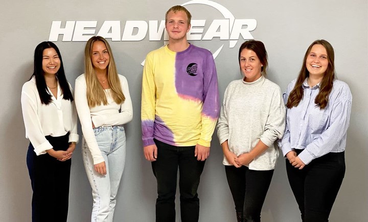 <p>Nyanställningarna haglar in på Headwear, på bilden syns: Rebecca Larsson, Amanda Schlyter, Elias Karlsson, Malin Fast, Amanda Larsson</p>
